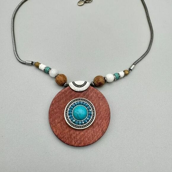 Necklace Southwest Turquoise Blue Beads Wood Pendant Silver Tone 18 Inch - Picture 3 of 8